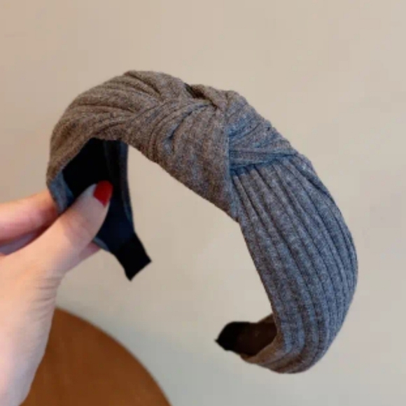 Non-Slip soft fabric knotted headband - Picture 9 of 9